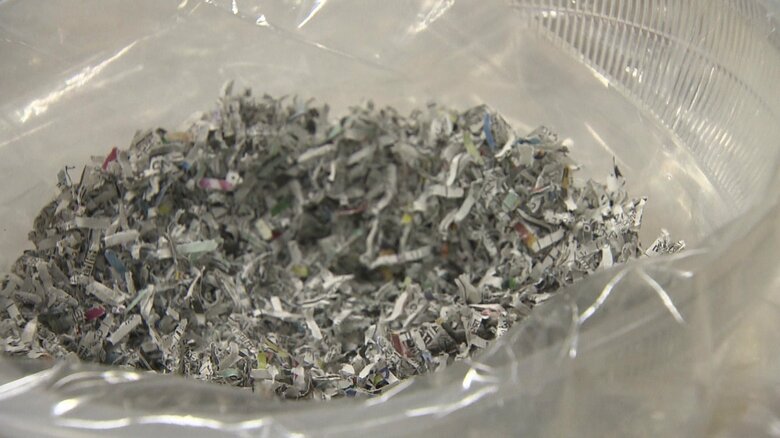 細かく刻んだ新聞紙に水気を吸わせることも有効だ