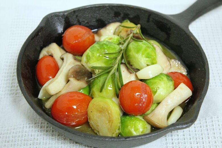 芽キャベツのアヒージョ。芽キャベツにはビタミンCも