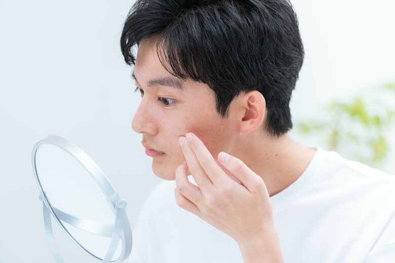 こまめな日焼け止めの塗り直しも大事（イメージ）