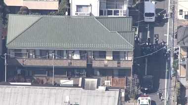 ベランダから「助けてください…」杉並区アパートで30代女性死亡 刺したとみられる男は逃走中
