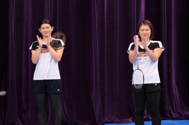 プロも圧倒強烈スマッシュ!バドミントン男子中学生ペアが金銀メダリストと対決