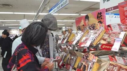 「お歳暮ギフトセンター」開設　約2000点で3割が県産品　売れ筋は4500円程度のハムや菓子　西武福井店で12月20日まで