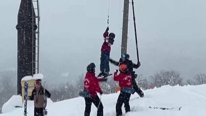 牛岳温泉スキー場で緊急停止したリフト止めたまま200人を1人ずつ救助　滑車故障でワイヤー破損の恐れ　営業休止して交換修理へ　富山