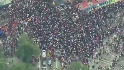 「PCやプレステ5など無料配布」でNYに若者殺到、暴徒化　65人を身柄拘束…大勢の負傷者出る事態に