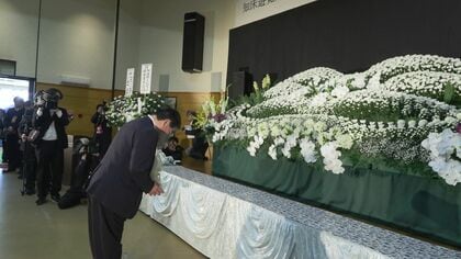 「知床遊覧船沈没事故」から4年…斜里町で追悼式＿地元住人や関係者が花を手向ける＿社長・桂田被告は裁判進行中…業務上過失致死の罪で“禁錮5年求刑”〈北海道斜里町〉