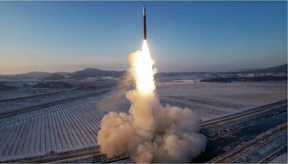 北朝鮮ミサイル発射 東風DF-11A核ミサイル発射車 プラモデルカー金正恩の通販 by tokyomoranbong's shop｜ラクマ