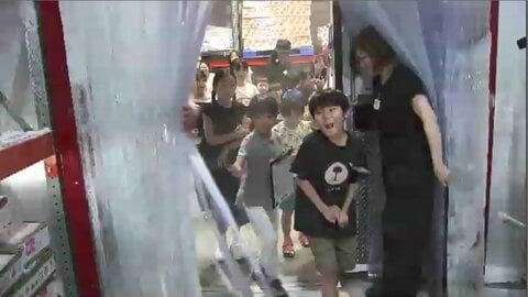 普段は入れない「コストコ」の“舞台裏”に潜入　小学生がバックヤードツアー　巨大冷凍庫や梱包作業を体験　福岡