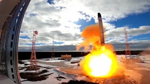 ロシアが「新型ICBM発射に成功」 米欧に圧力　少女使いプロパガンダも