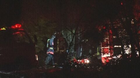 8日未明に杉林と空き家を焼く火事が発生　落雷が原因の可能性も　新潟・佐渡市