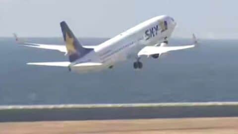 スカイマーク 国内線で燃油サーチャージ導入検討 来年春にも実施へ　中東情勢で燃料価格2.5倍　JALやANAも