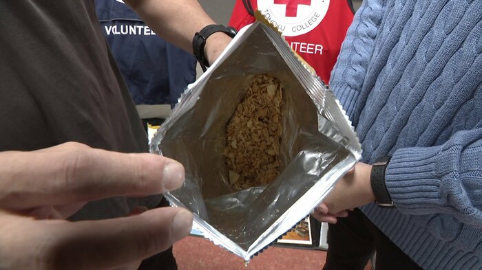 ポテトチップスをしっかり砕く