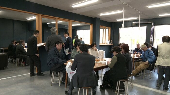 比立内駅に整備された「がっこステーション」（2023年11月）