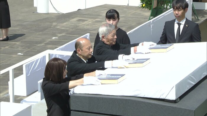 1年間に新たに死亡が確認された3200人の名前を記した原爆死没者名簿が奉安