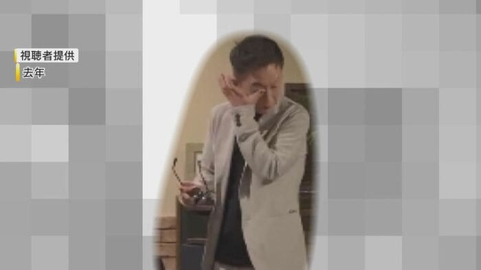 涙をぬぐう龍馬容疑者
