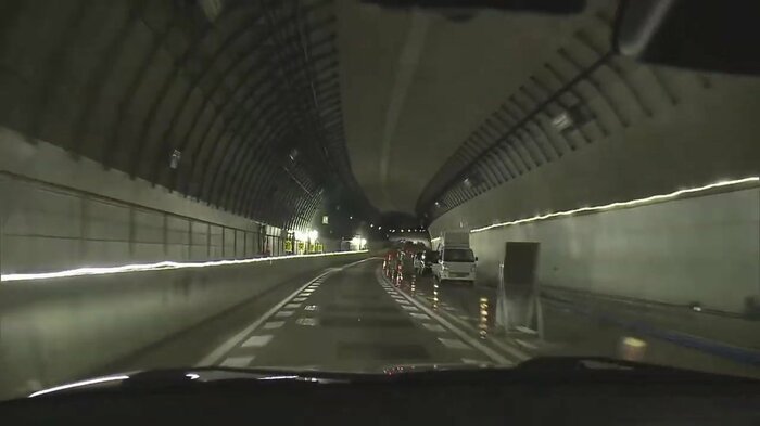 トンネル内は水が引いている