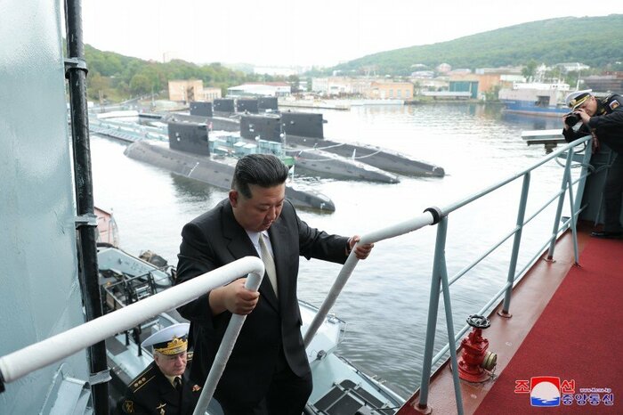 首脳会談のためロシアを訪れた金総書記が極東・ウラジオストクで太平洋艦隊を視察 2023年9月