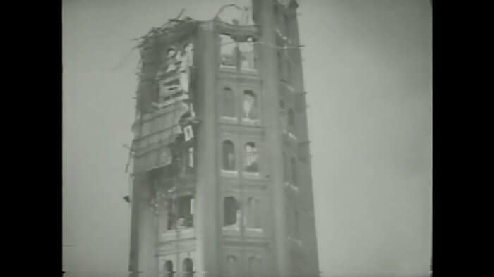 当時の浅草のシンボルだった12階建ての凌雲閣も崩れ落ちた 築地本願寺提供