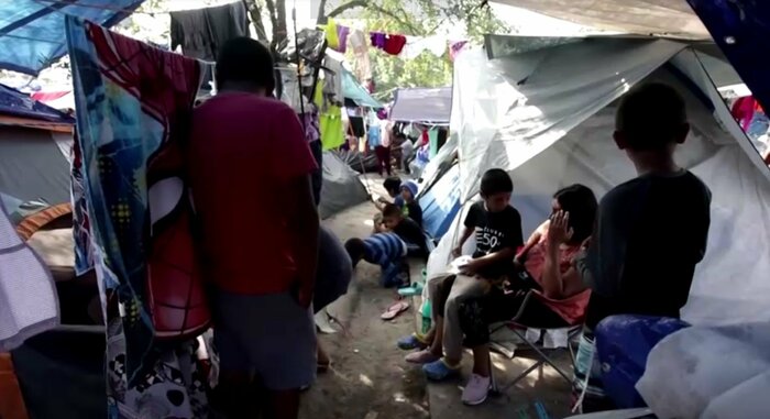 米国境付近の移民キャンプ(メキシコ・レイノサ 3日)