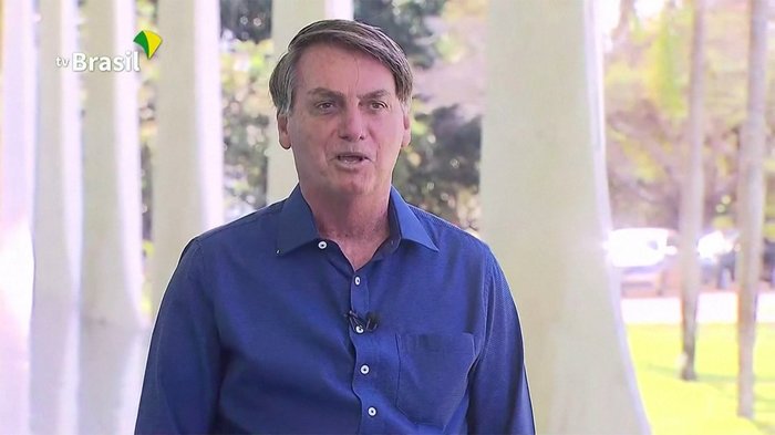 記者団 ブラジル大統領提訴へ マスク外し会見