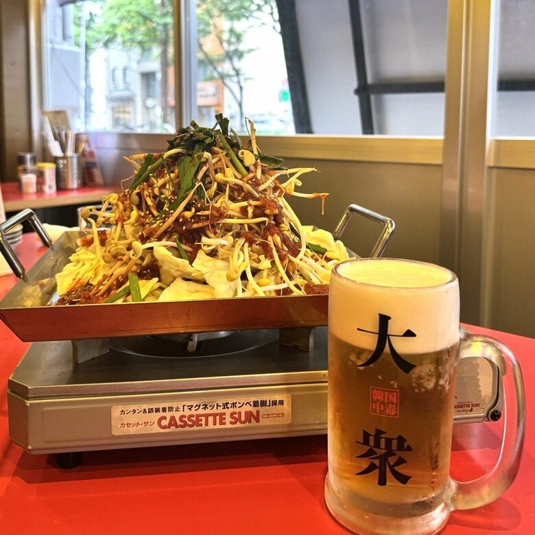 名物は30センチ・本場サイズの韓国屋台風の鶏串…名物タッコチ＆生きタコの踊り食いも 韓国グルメを満喫｜FNNプライムオンライン