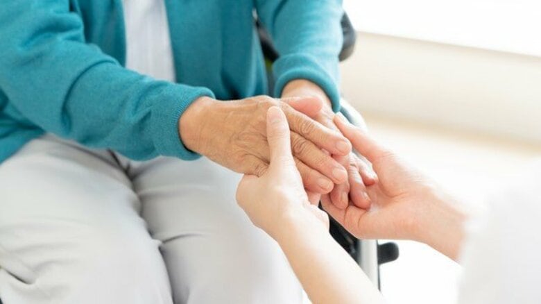 食べ物放置、ゴミの中で寝ていた高齢者も…いま求められる“在宅看護”　住み慣れた家で暮らしたい高齢者に寄り添う人たち　重要なのは「少し軽やかな在宅看護」｜FNNプライムオンライン