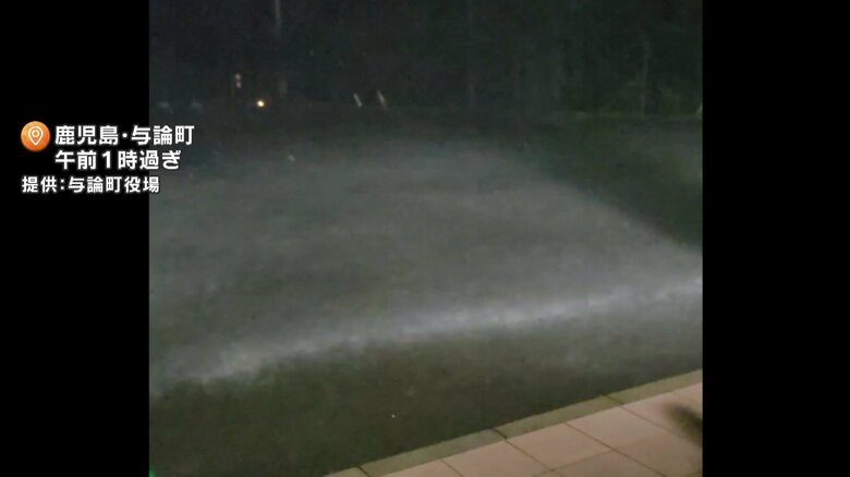 鹿児島・与論町に大雨特別警報を発表…床上浸水や道路冠水などの被害　沖縄でも線状降水帯発生　この後も猛烈な雨の予想で最大級の警戒を｜FNNプライムオンライン