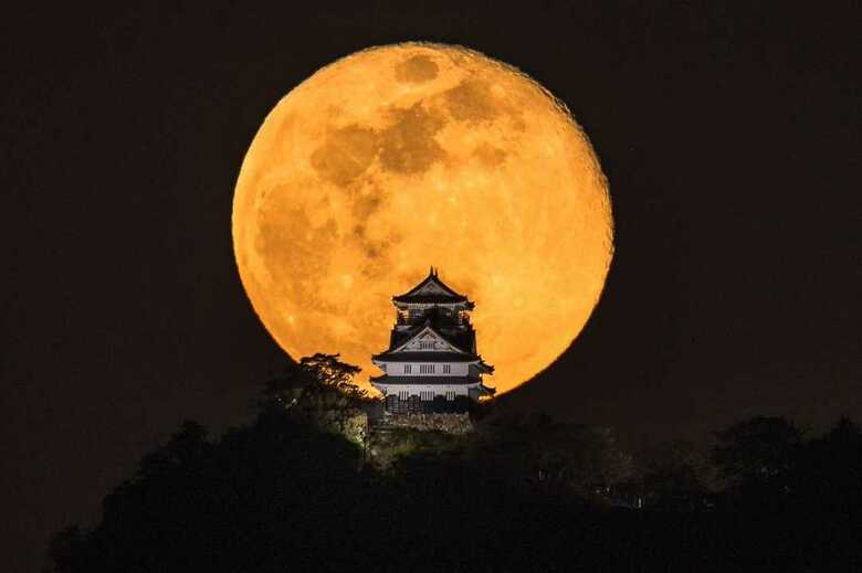 岐阜城の背景の「満月」が巨大すぎない！? 幻想的な写真の撮り方を聞いてみた