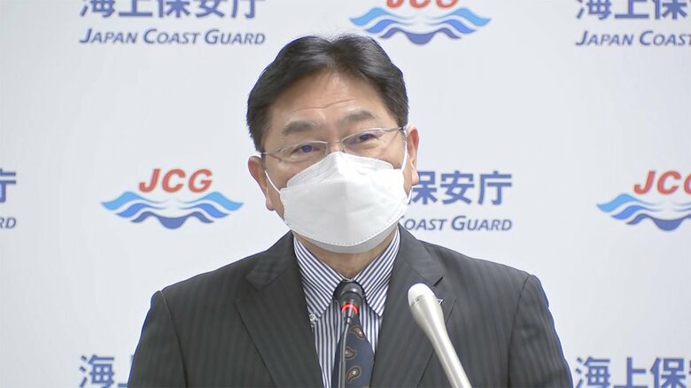 記者会見を行う海保･奥島長官（午後2時すぎ）