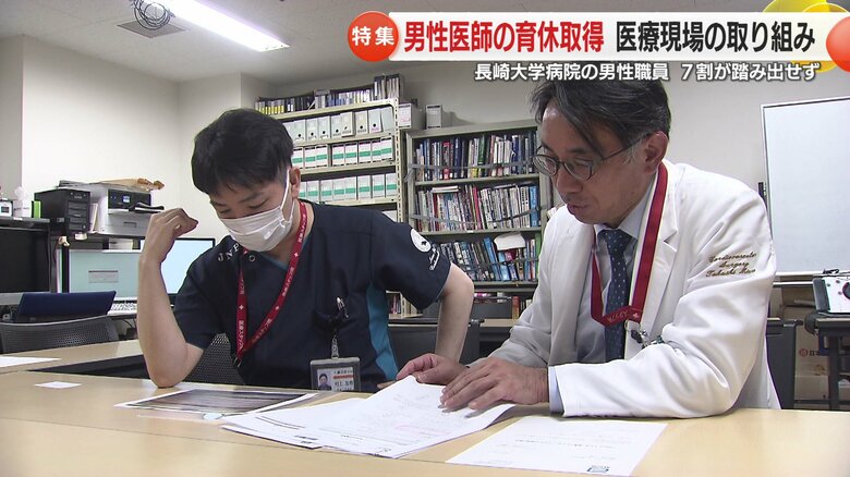 患者の情報共有を行う三浦医師と村上診療看護師