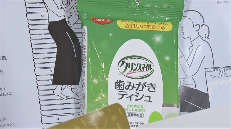 指に巻き付けて口の中をふき取るウェットティッシュ