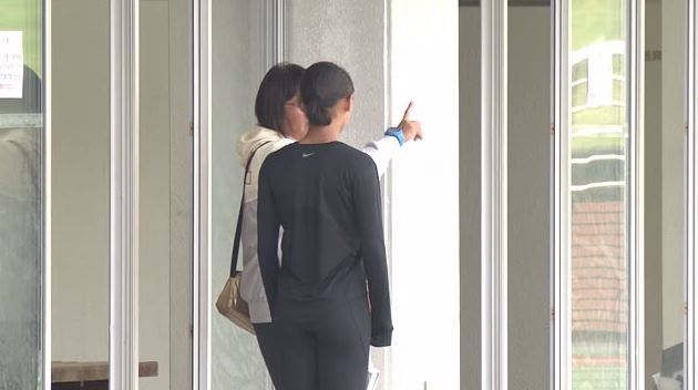 小針さんを指導する富士市立高 陸上部・西島監督