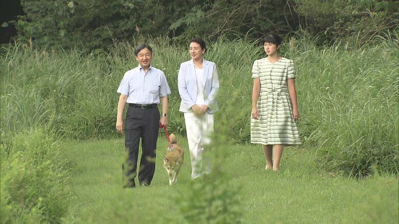 御用邸を散策される天皇ご一家　愛犬由莉も一緒に　2019年8月