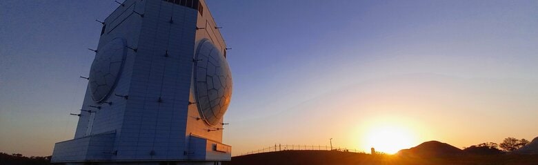 J/FPS-5レーダー(通称ガメラ・レーダー)(航空自衛隊下甑島分屯基地HPより)