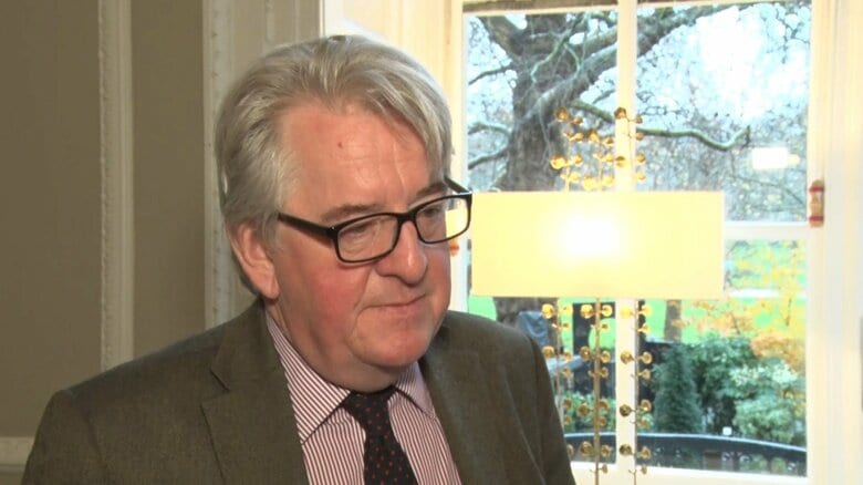 FNNの取材に応じるロバート・ハードマン氏