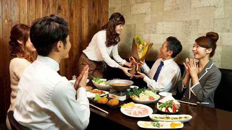 「仕事」の境界線はどこ? “勤務中に送別会準備”で大阪府職員の処分検討…一般企業ではどうなる