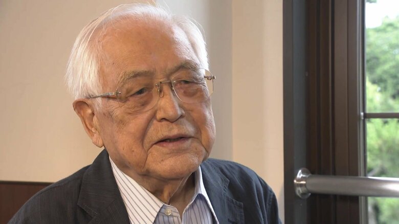 インタビューに応じる平岡敬 元広島市長（97）