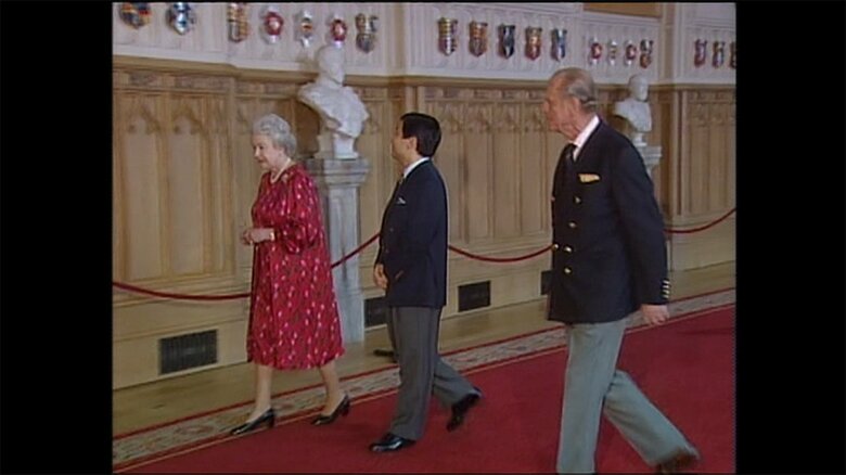 2001年、イギリスを訪問し、エリザベス女王と面会された天皇陛下