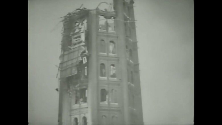 当時の浅草のシンボルだった12階建ての凌雲閣も崩れ落ちた　築地本願寺提供