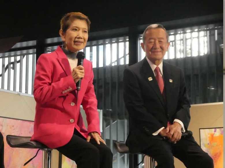 
山﨑孝明区長と水前寺清子さん
