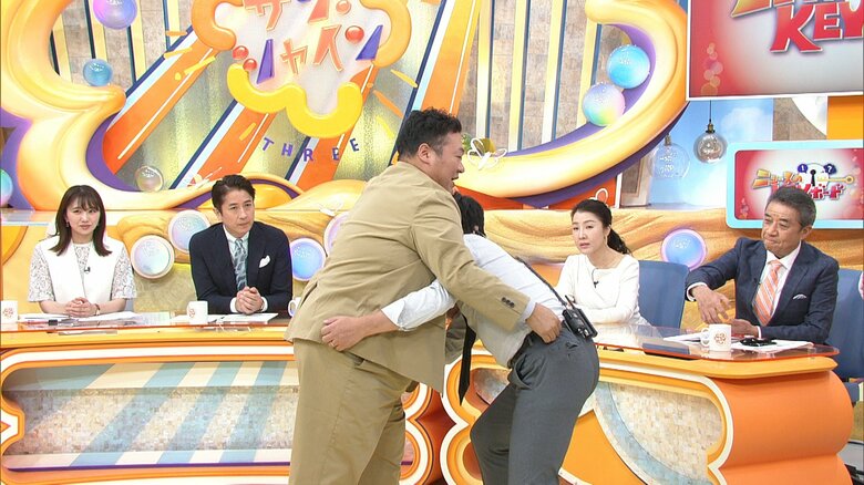 今回は右上手を取り、寄り倒しに