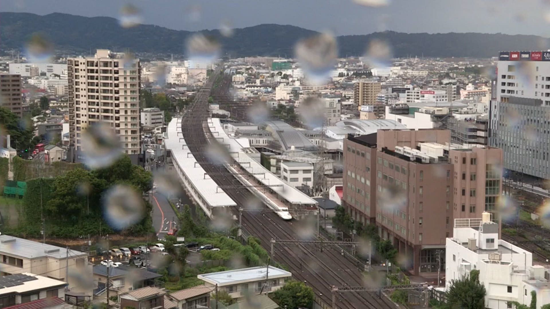 JR東海道線の東京-熱海間で運転見合わせ　大雨影響