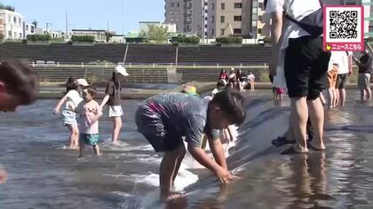 『花見』ならぬ『川見』札幌中心部流れる豊平川で…涼しく過ごす”夏のひととき”「海より少し安全かな」夏の風物詩になりつつ→幌平橋のイルミネーションも〈北海道札幌市〉