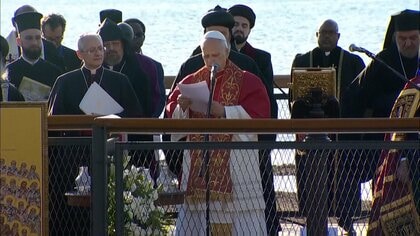 ローマ教皇レオ14世が｢ブルーモスク｣訪問　キリスト教とイスラム教の対話の重要性示す