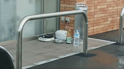 コンビニ前でご飯を炊きソース焼きそばを30分調理　“電気泥棒”の38歳男逮捕…どのくらいの罪に？