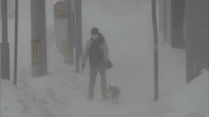 大雪や寒波で売り上げ減少　景気の実感示す「現状判断指数」が3カ月連続で悪化　内閣府景気ウォッチャー調査