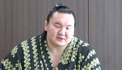 横綱・白鵬「パワーを貰った」 史上最多45回目の優勝の裏にあった、亡き父の銀メダル