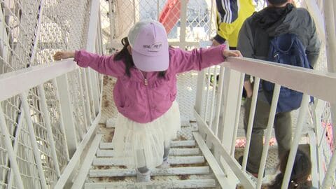 高さ90メートルの展望台へ456段！さっぽろテレビ塔で『階段のぼり』イベント開催「高くて怖かった」「きれいな景色見えた」5月6日までは小学生の展望台入場料が無料〈北海道札幌市〉