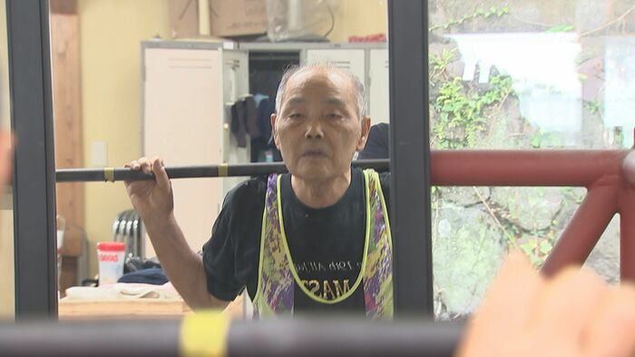 79歳の重量挙げ選手、一宮さん