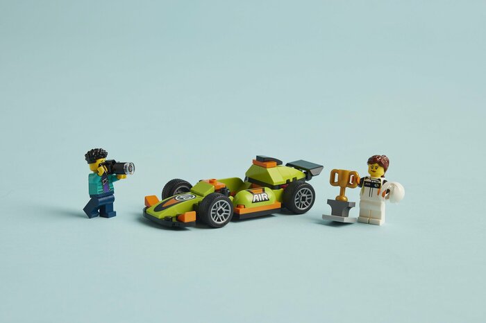 4歳以上の小さなお子さまともレースカーの組み立てを楽しんでいただける「レゴ(R)シティ みどりのレースカー」