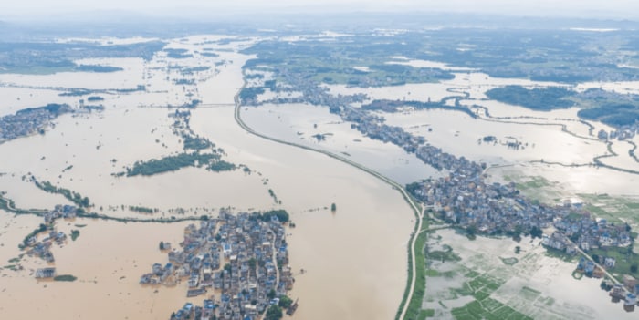 水位上昇が続き周辺に冠水が広がる(ウェイボより)